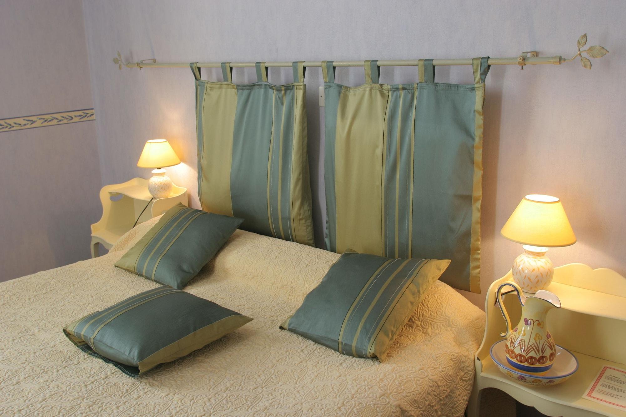Logis Auberge De Tavel Bagian luar foto