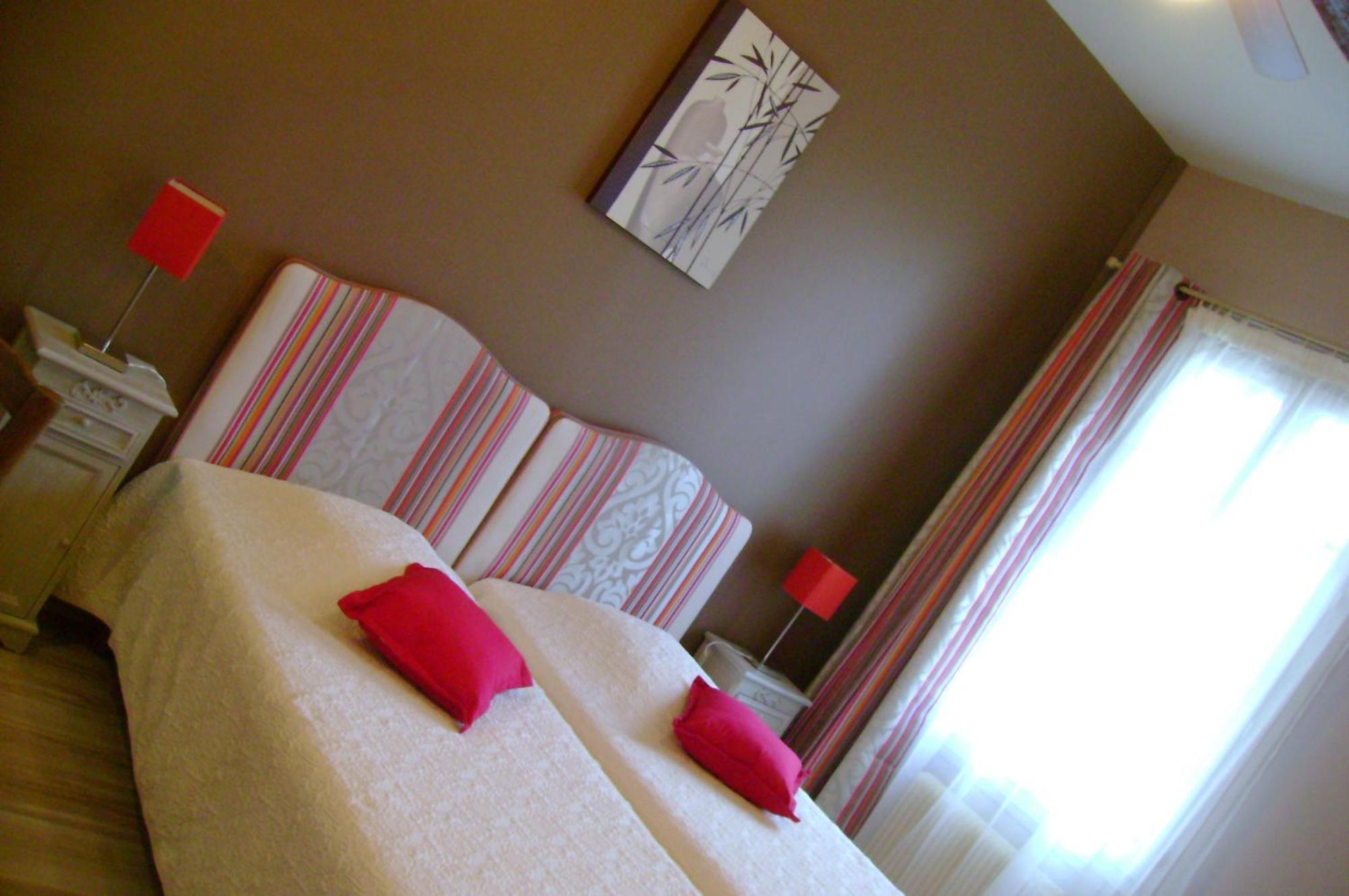 Logis Auberge De Tavel Bagian luar foto