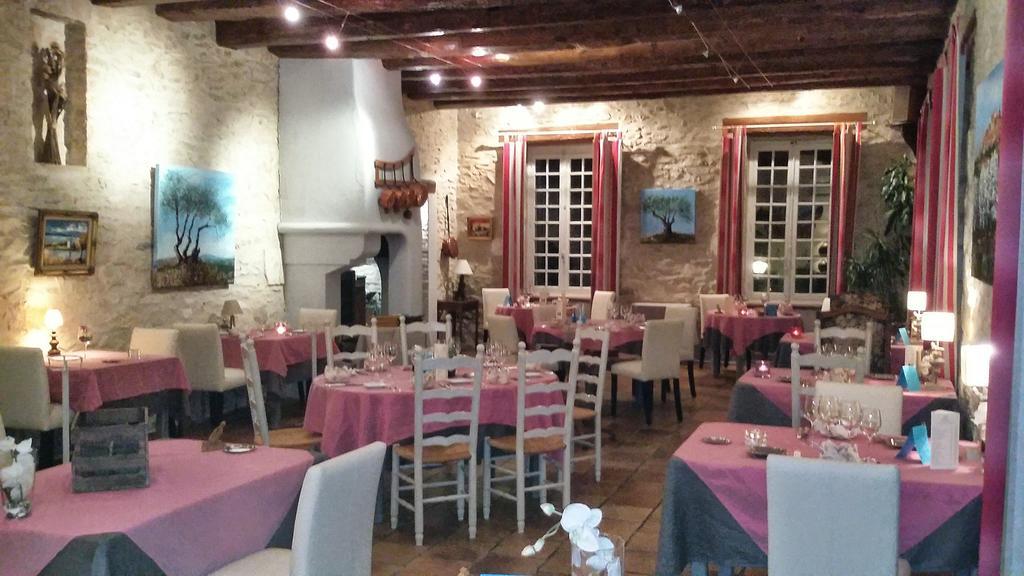 Logis Auberge De Tavel Bagian luar foto